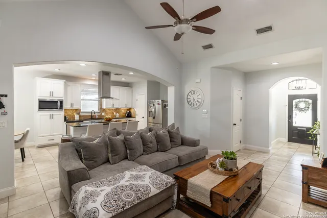 $330,000 | 1038 Avenue H, Poteet, TX 78065