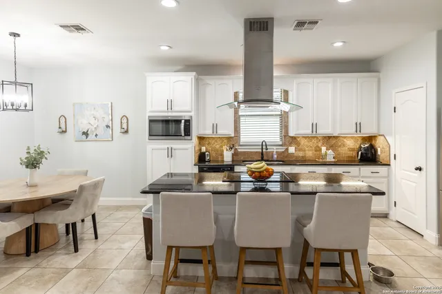 $330,000 | 1038 Avenue H, Poteet, TX 78065