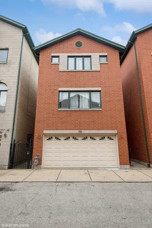 $735,000 | 1922 South Louie Parkway, Chicago, IL 60616
