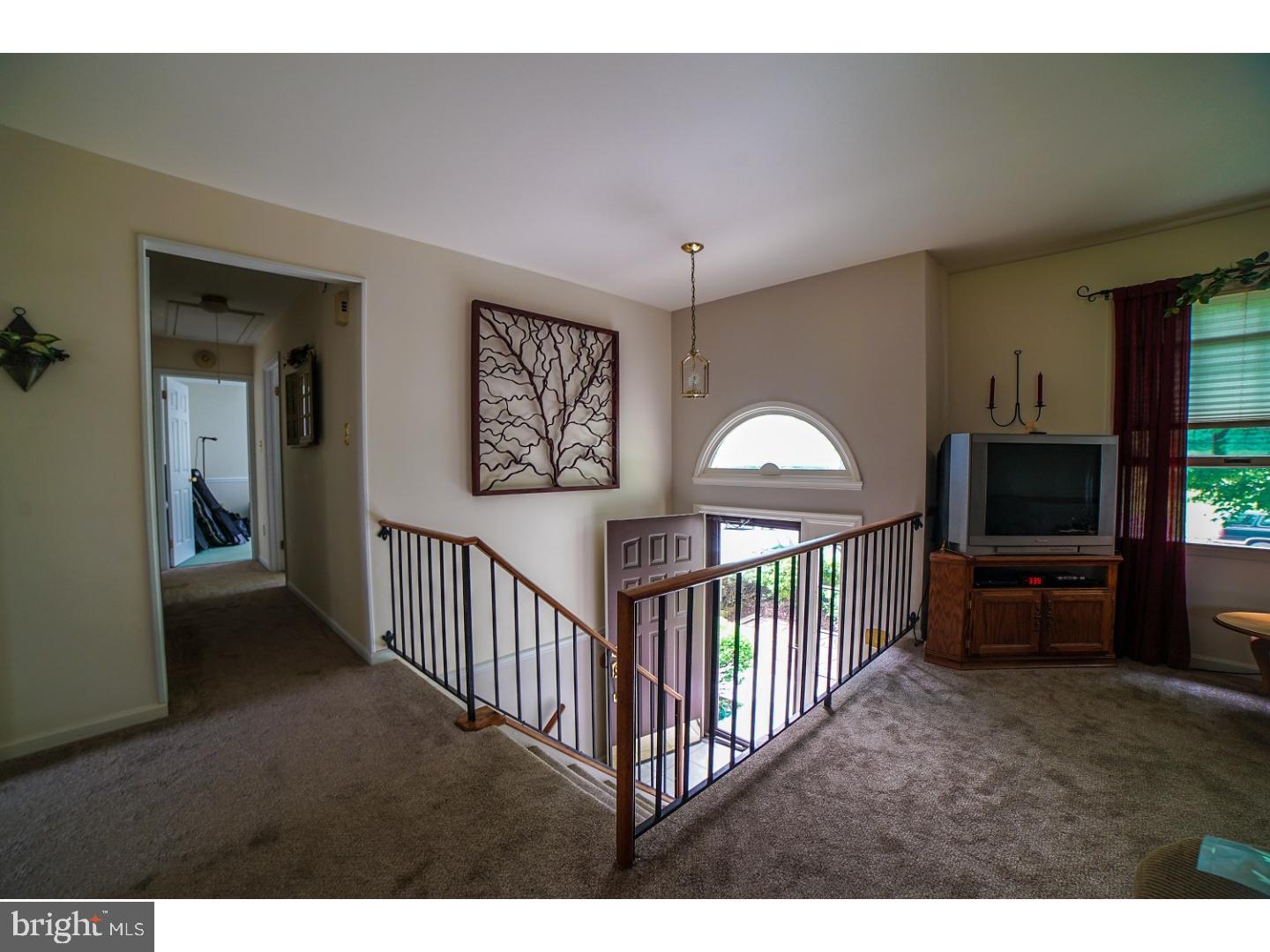 5002 Farming Ridge Boulevard Reading, PA 19606 - Photo 3 of 17 Foyer