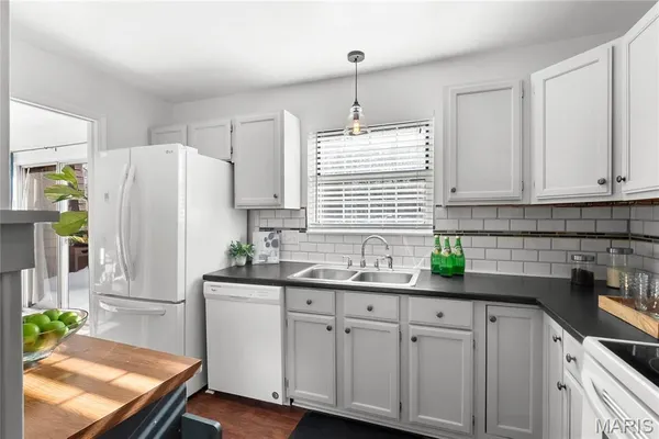 $124,900 | 13453 Coliseum Drive, Unit E, Chesterfield, MO 63017