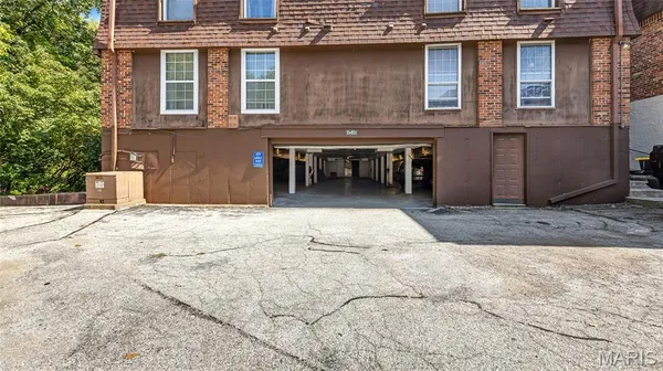 $124,900 | 13453 Coliseum Drive, Unit E, Chesterfield, MO 63017