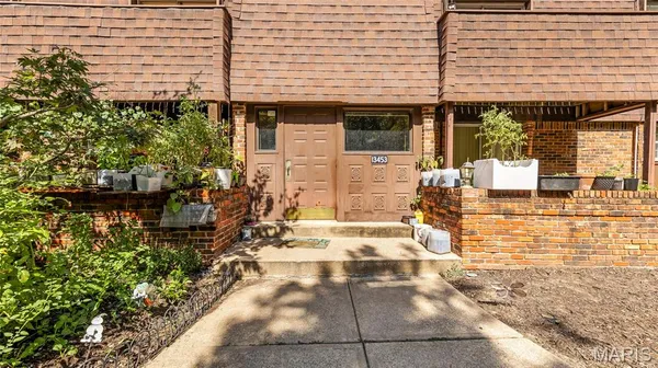 $124,900 | 13453 Coliseum Drive, Unit E, Chesterfield, MO 63017