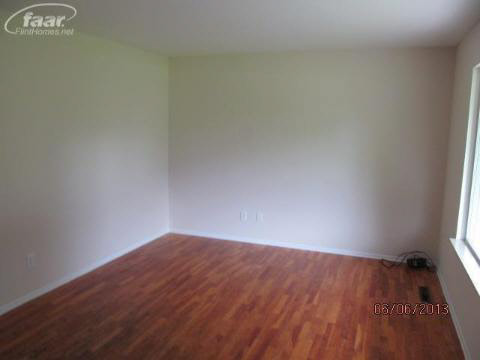 6033 Lucas Road Flint, MI 48506 - Photo 6 of 19 20358403-5.JPG
