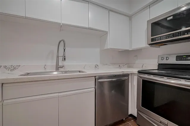 $115,000 | 16800 Sugar Pine Drive, Unit 28, Houston, TX 77090