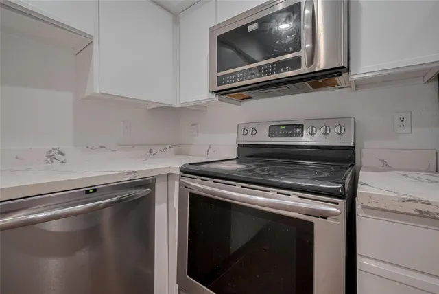 $115,000 | 16800 Sugar Pine Drive, Unit 28, Houston, TX 77090