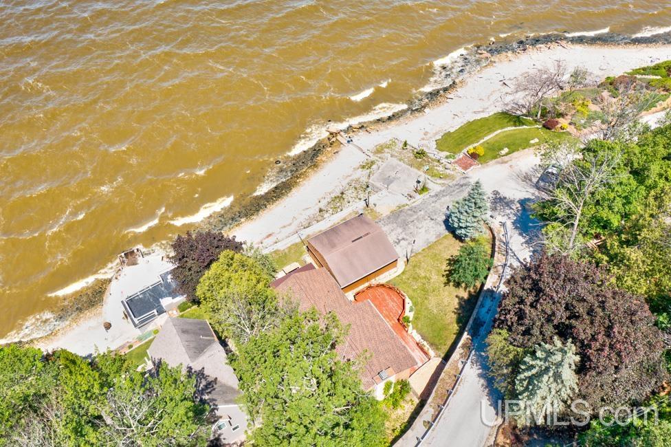 5369 Edgewater Beach Road Green Bay, WI 54311 - Photo 4 of 57 Gallery Image 4