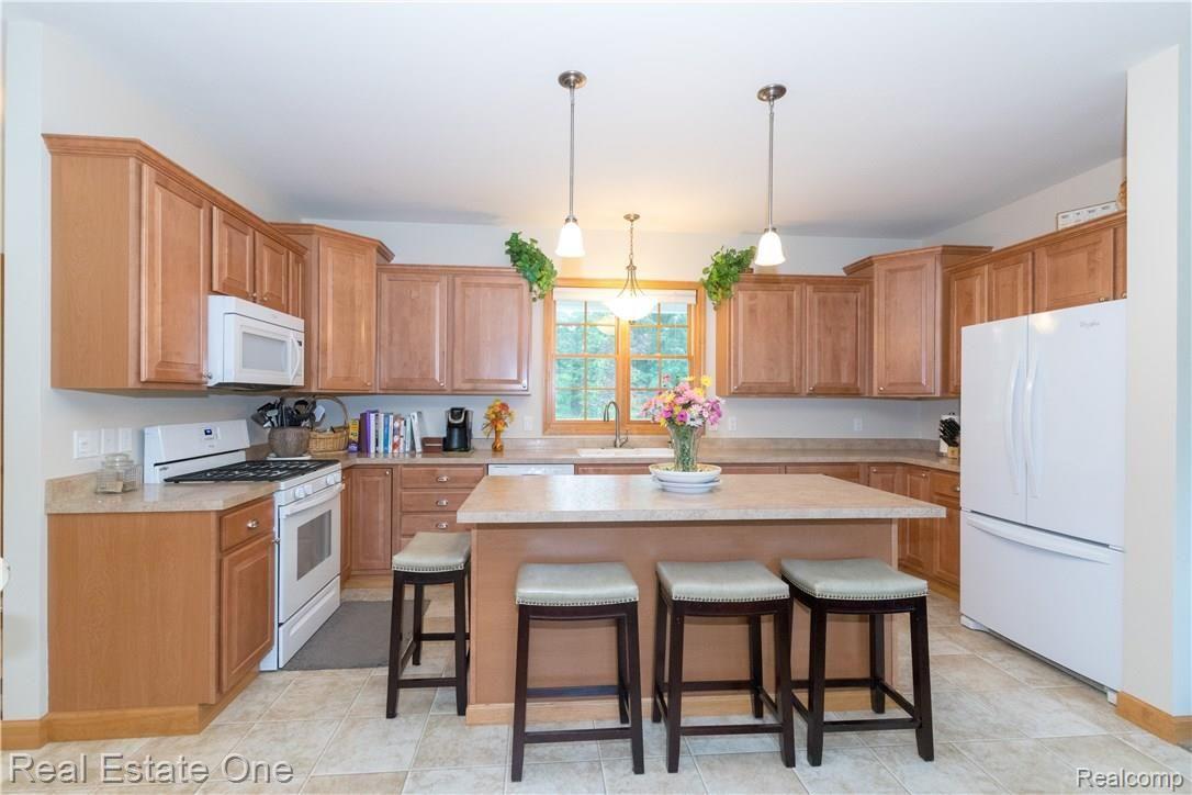 871 Heights Road Lake Orion, MI 48362 - Photo 17 of 38 Great kitchen with plenty of work space and a large island!
