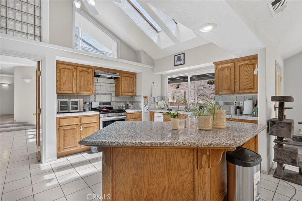 29560 Butterfield Way Tehachapi, CA 93561 - Photo 11 of 44