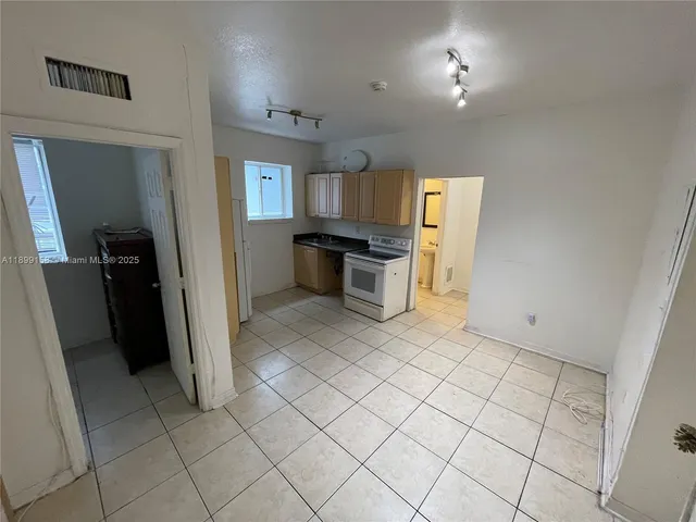 $1,500 | 1021 Northwest 3rd Street, Unit 207, Miami, FL 33128