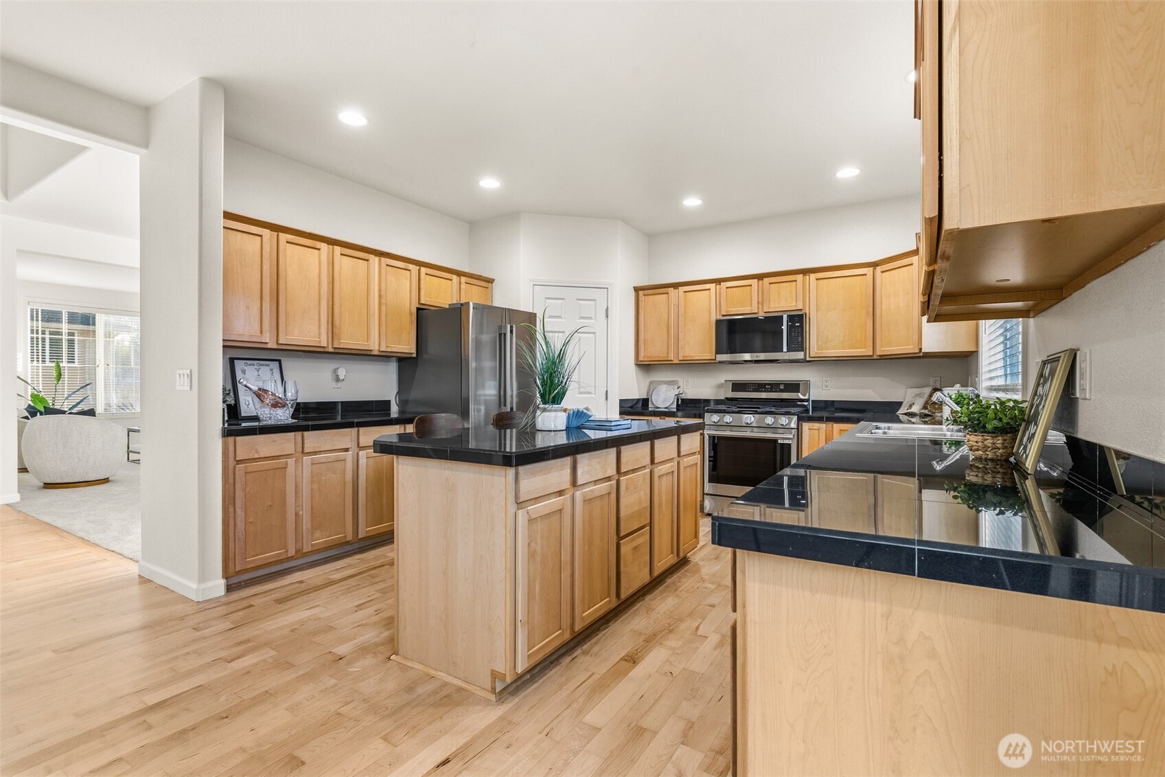 2017 Northeast 24th Place Renton, WA 98056 - Photo 8 of 37