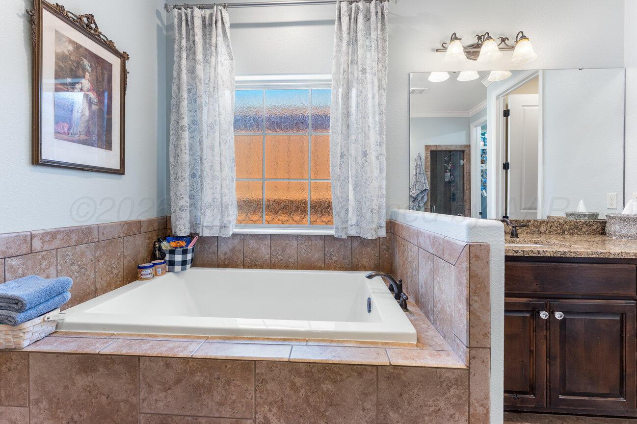 7410 Rochester Drive Amarillo, TX 79118 - Photo 26 of 60 Primary Bath