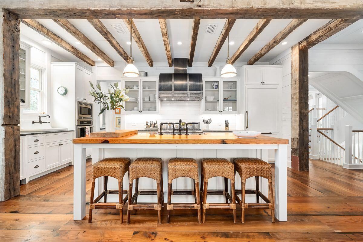 Dining to Kitchen