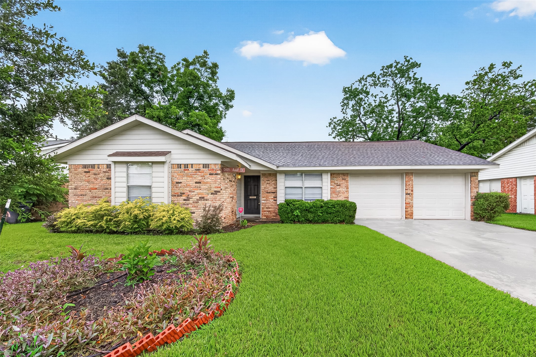 5921 Ariel Street Houston, TX 77074 - Photo 1 of 34