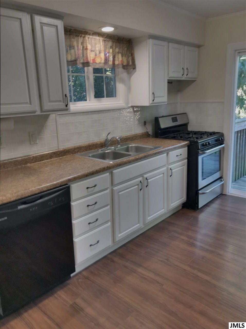 531 South Dettman Road Jackson, MI 49203 - Photo 4 of 13 Photo 4