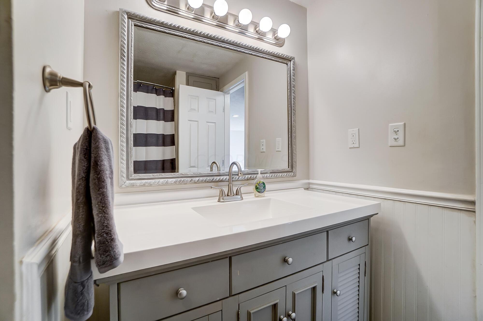 3075 Whitlow Road Columbus, OH 43232 - Photo 20 of 45 Full Bath