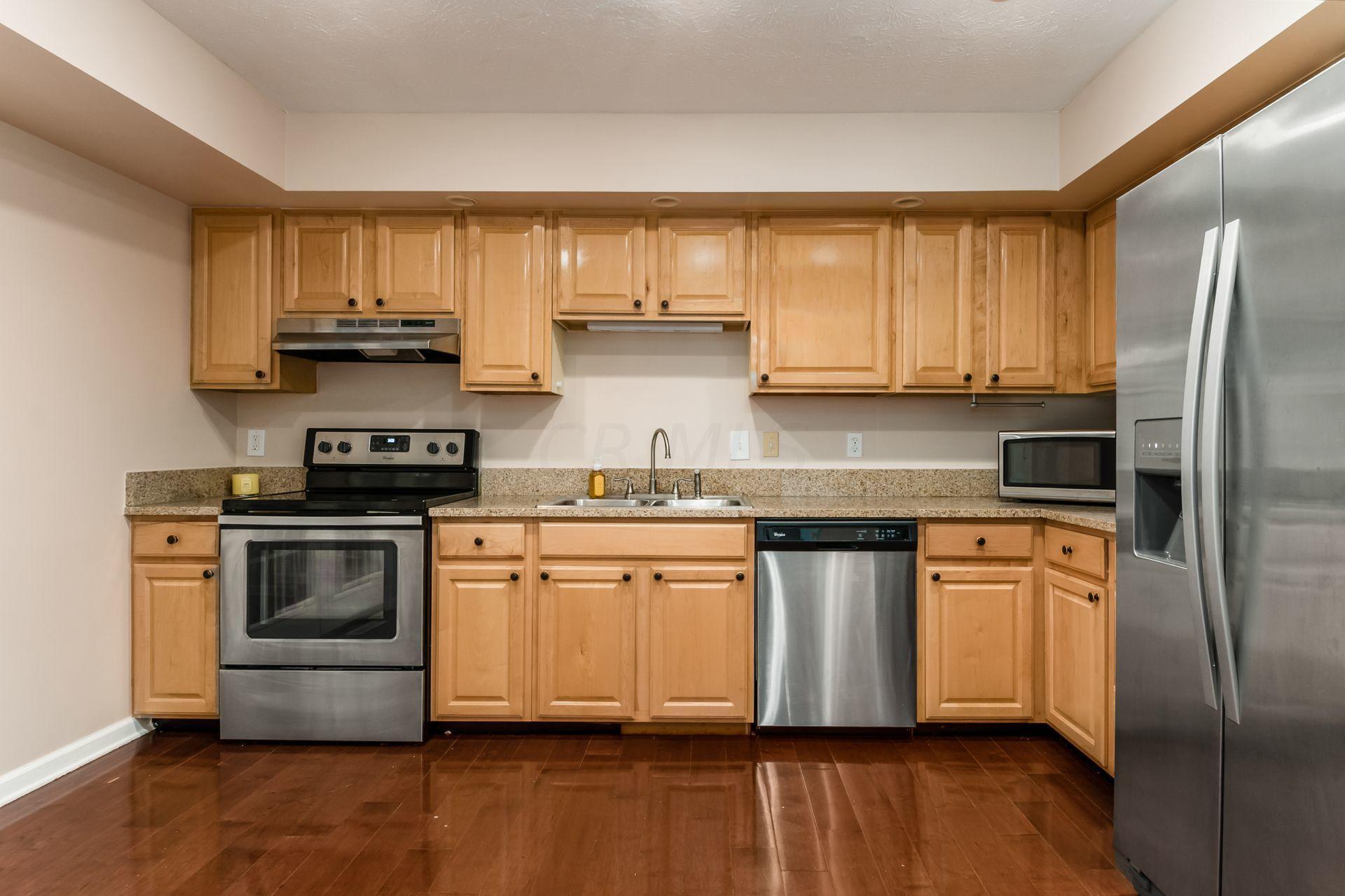 1281 Windham Road Upper Arlington, OH 43220 - Photo 11 of 32