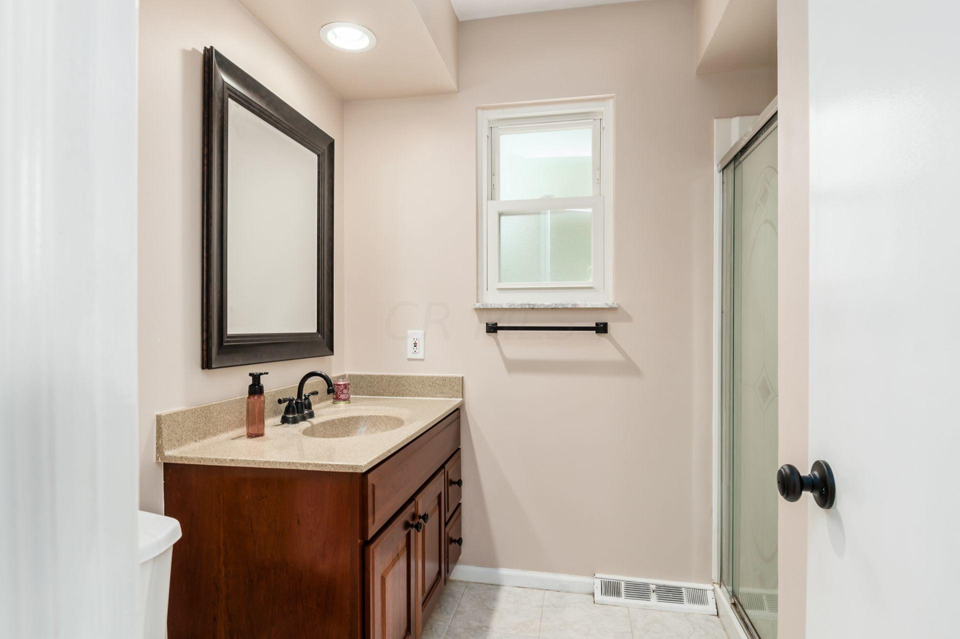 1281 Windham Road Upper Arlington, OH 43220 - Photo 17 of 32