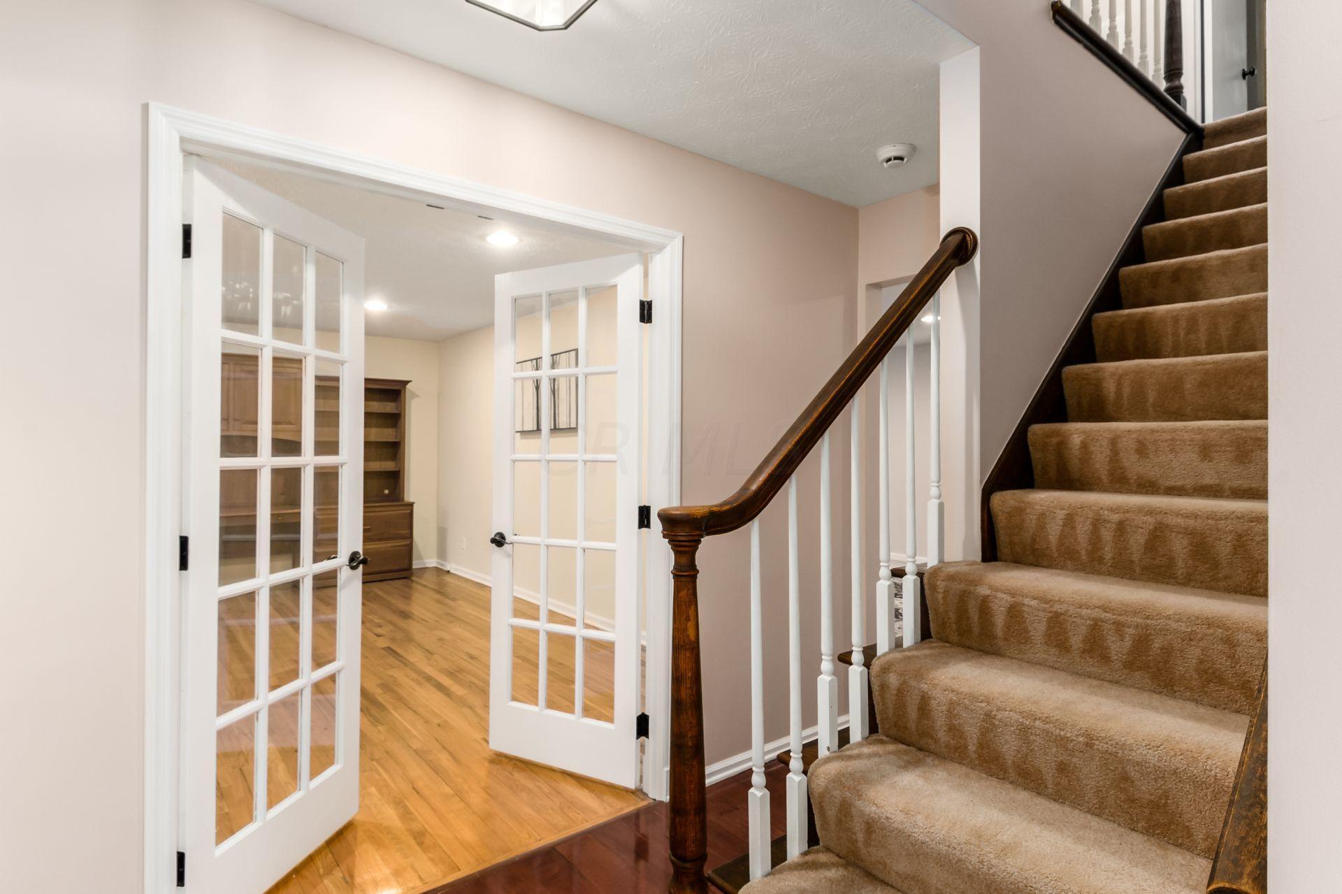 1281 Windham Road Upper Arlington, OH 43220 - Photo 3 of 32