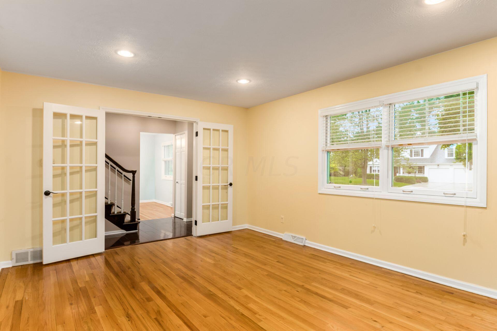 1281 Windham Road Upper Arlington, OH 43220 - Photo 6 of 32
