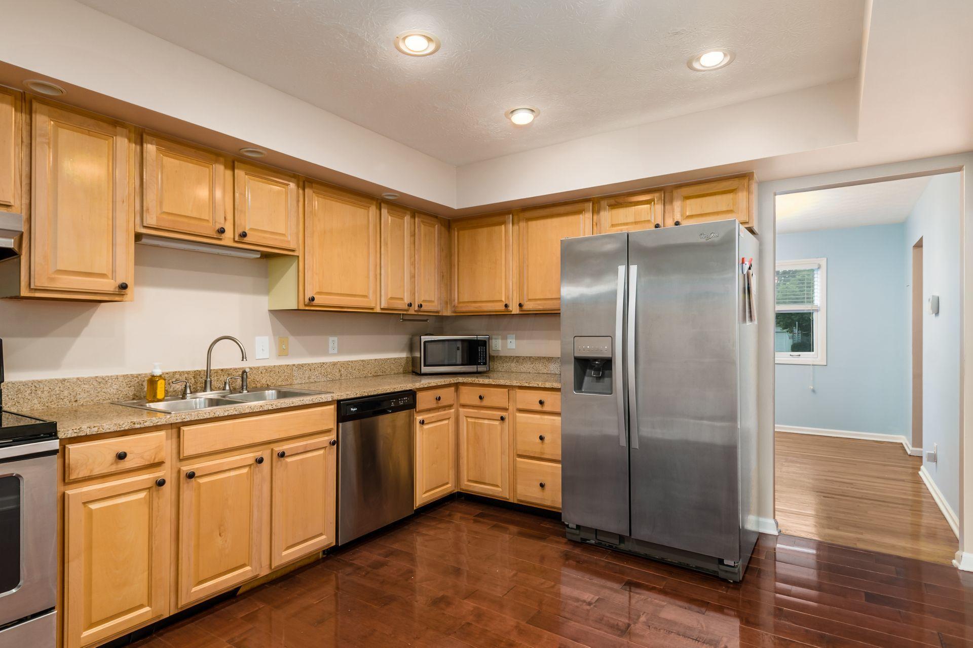1281 Windham Road Upper Arlington, OH 43220 - Photo 9 of 32