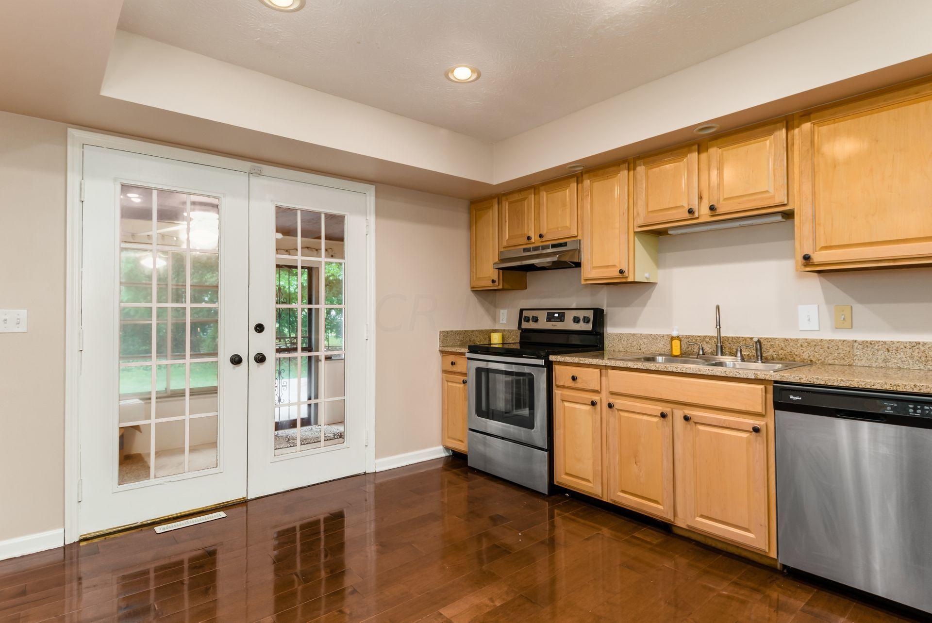 1281 Windham Road Upper Arlington, OH 43220 - Photo 10 of 32