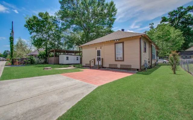 $190,000 | 155 Davis Street, Humble, TX 77338