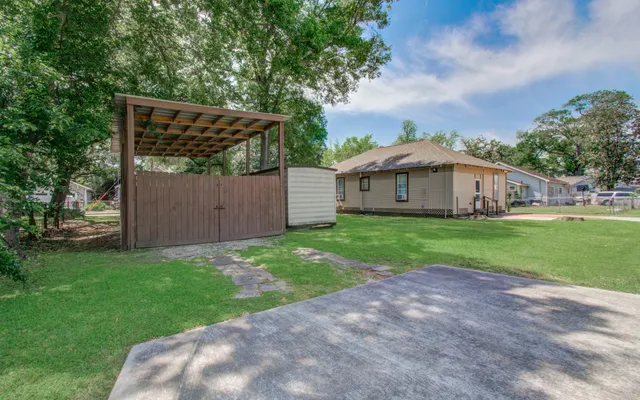 $190,000 | 155 Davis Street, Humble, TX 77338