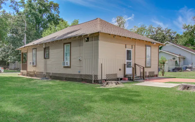 $190,000 | 155 Davis Street, Humble, TX 77338