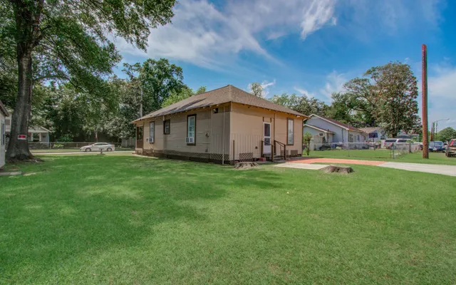 $190,000 | 155 Davis Street, Humble, TX 77338