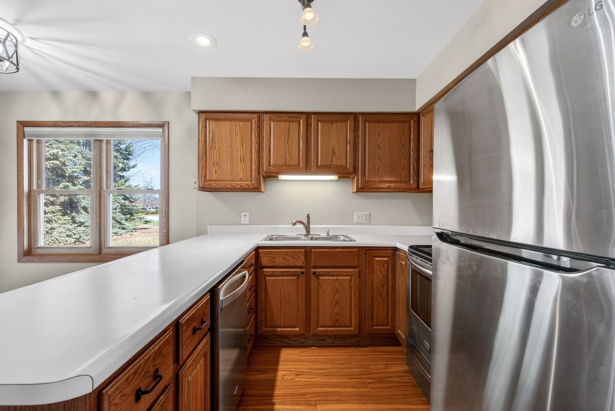 984 Tullar Road, Unit 17 Neenah, WI 54956 - Photo 11 of 36