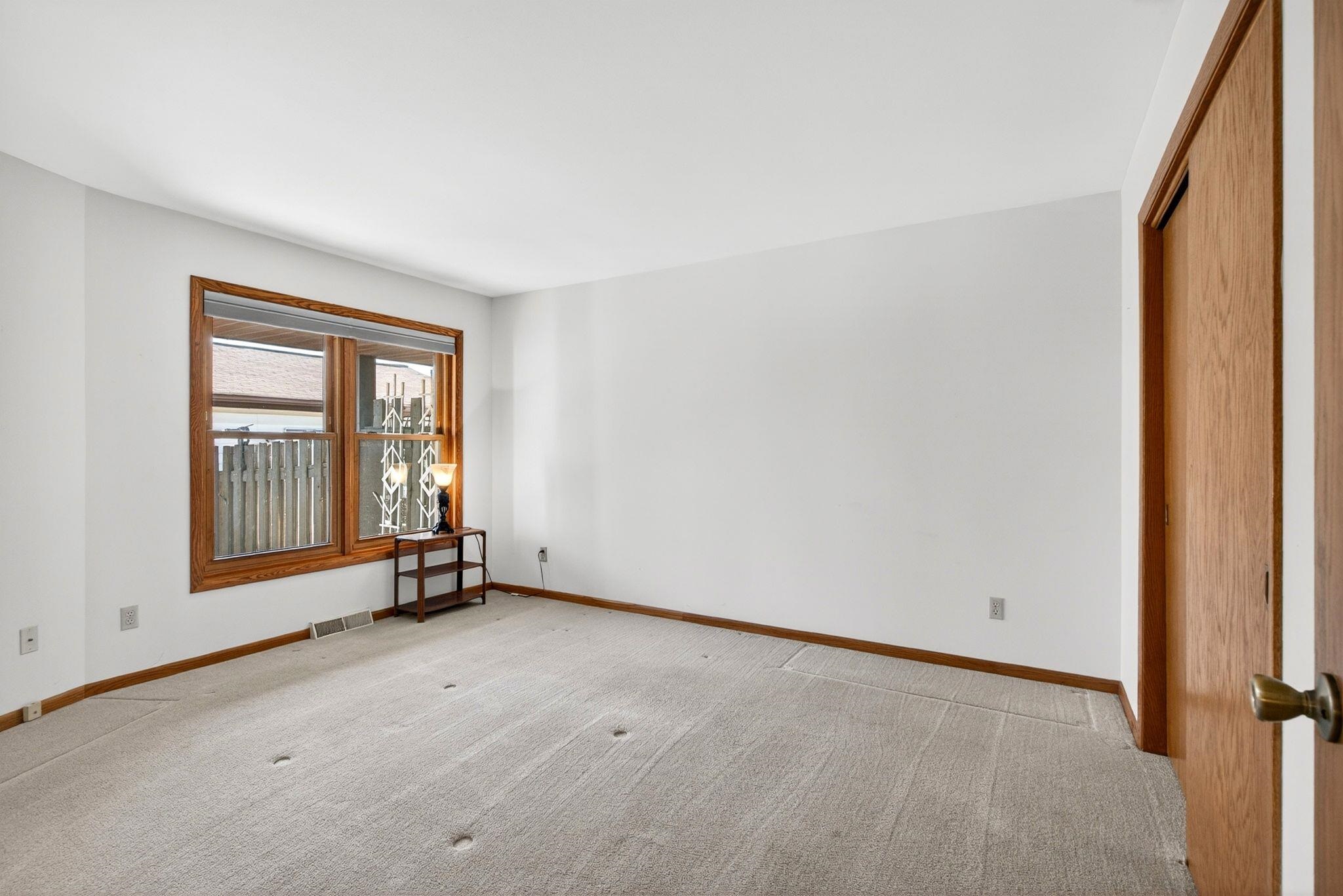 984 Tullar Road, Unit 17 Neenah, WI 54956 - Photo 13 of 36