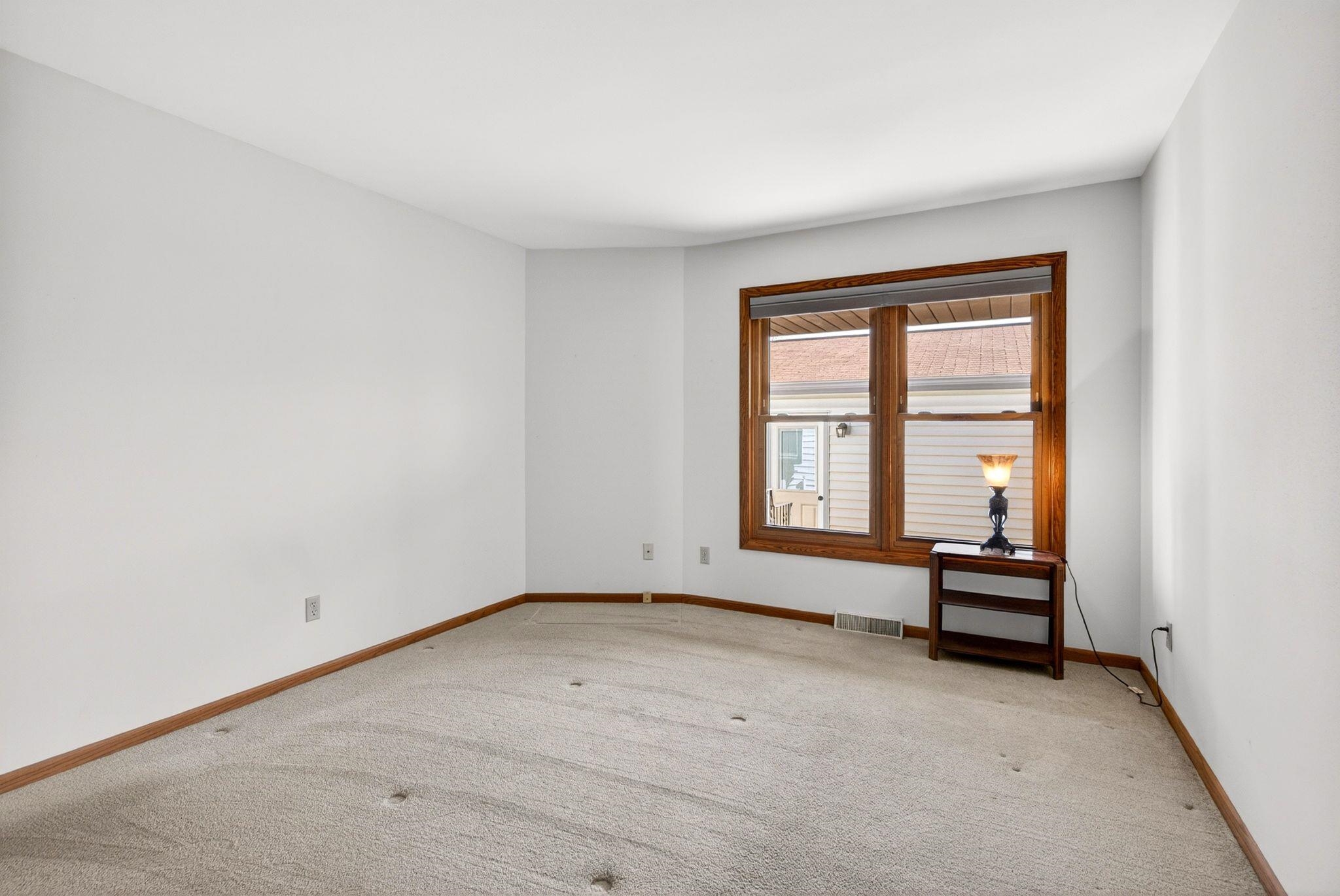 984 Tullar Road, Unit 17 Neenah, WI 54956 - Photo 15 of 36