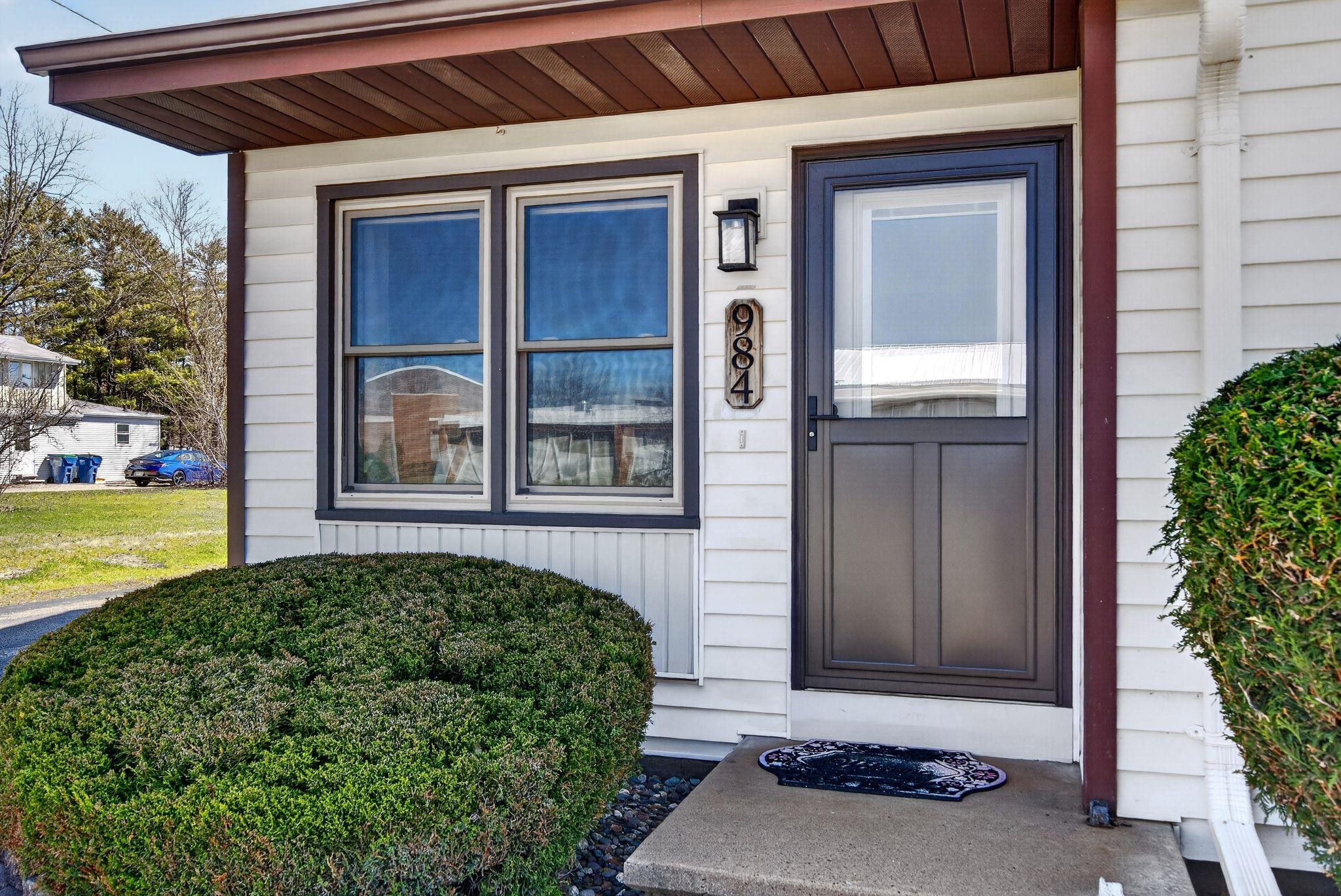 984 Tullar Road, Unit 17 Neenah, WI 54956 - Photo 2 of 36