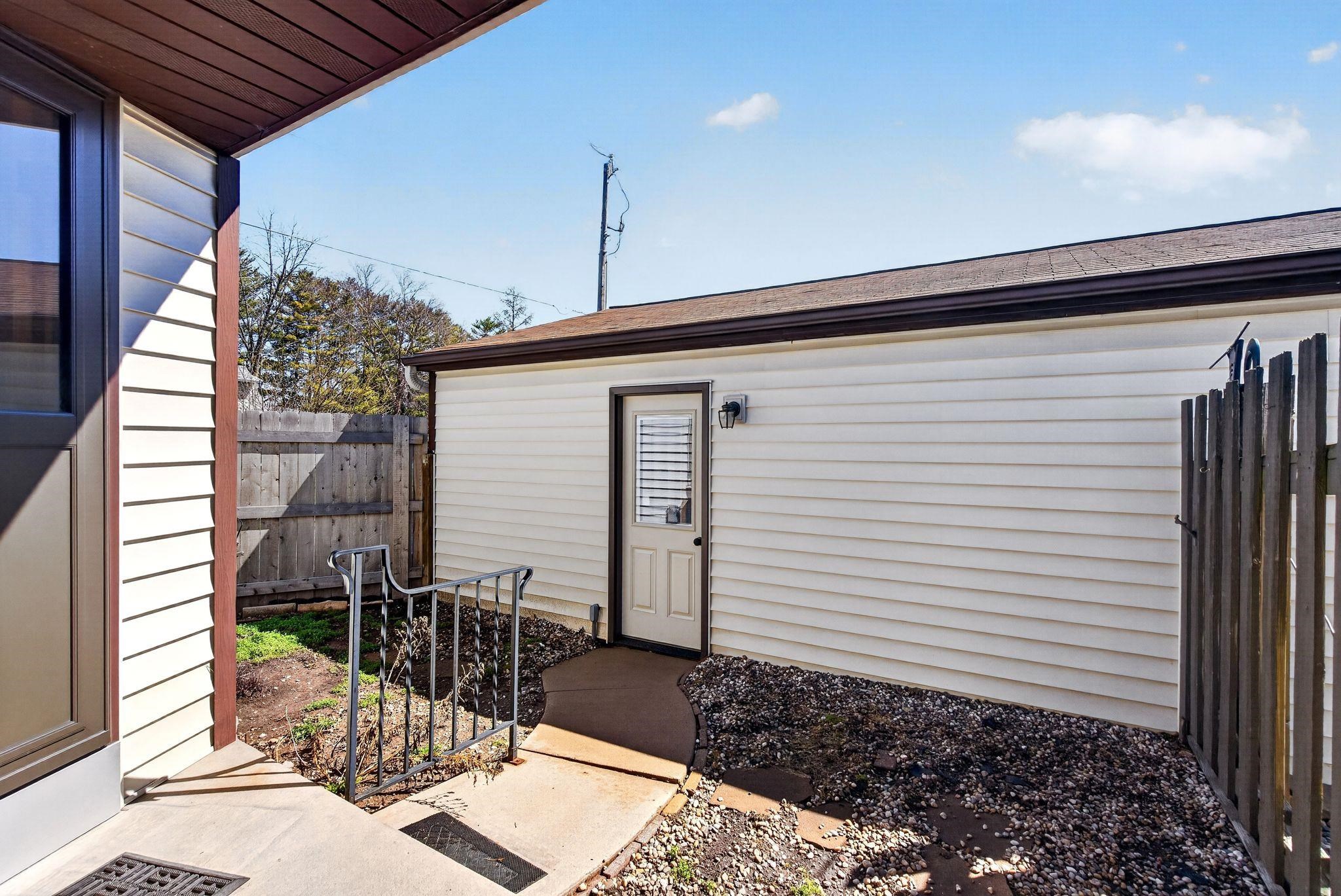 984 Tullar Road, Unit 17 Neenah, WI 54956 - Photo 26 of 36
