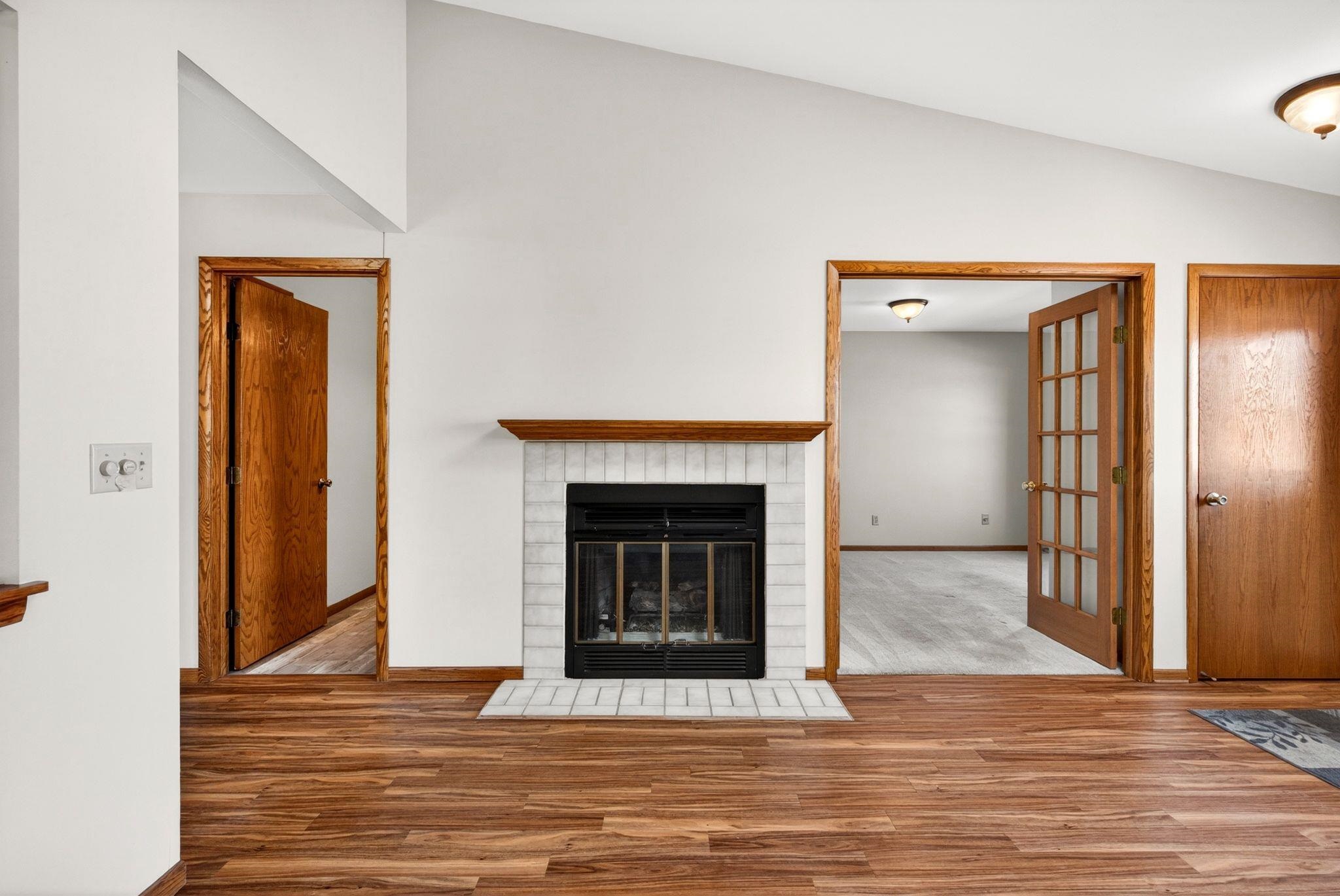 984 Tullar Road, Unit 17 Neenah, WI 54956 - Photo 4 of 36