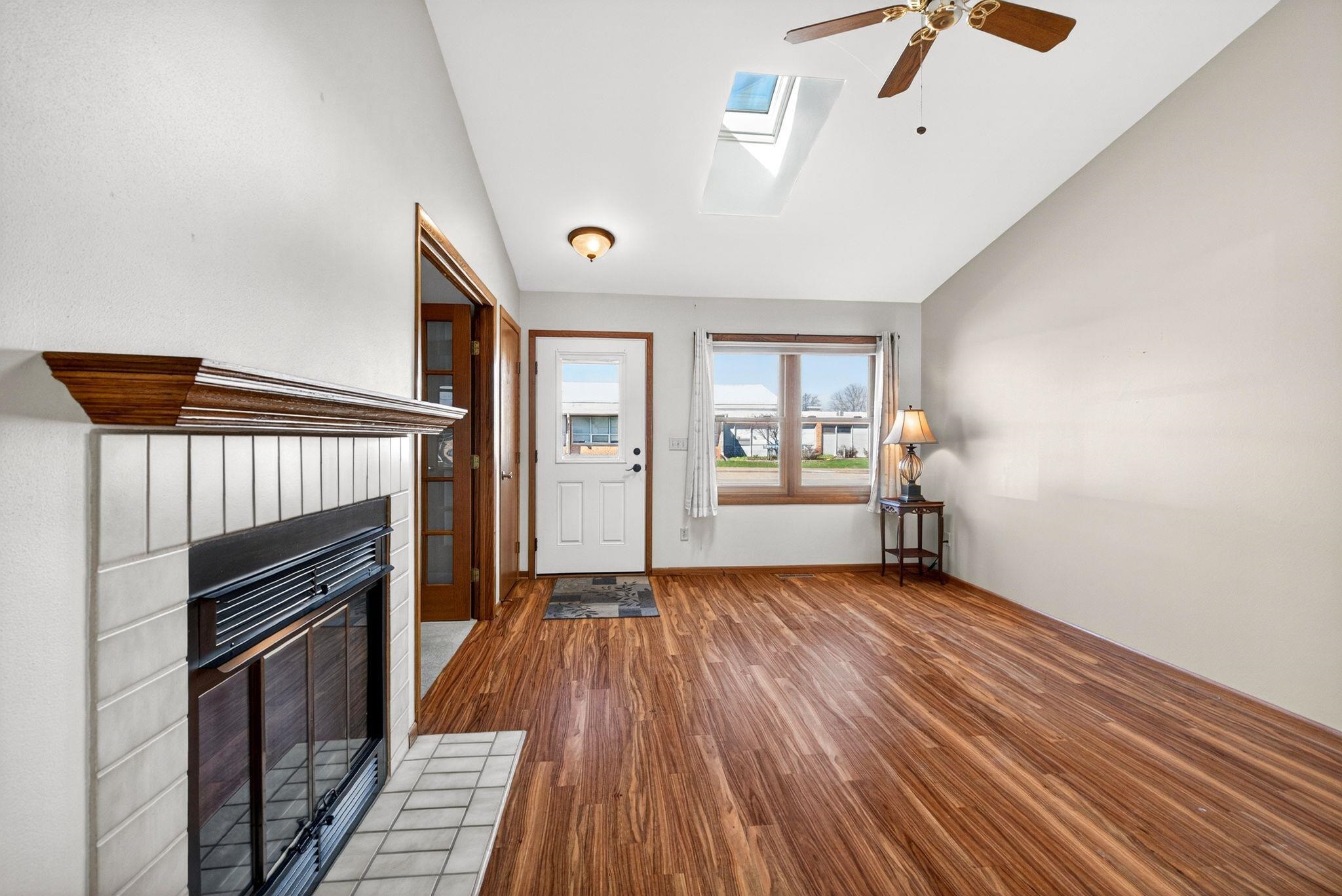 984 Tullar Road, Unit 17 Neenah, WI 54956 - Photo 5 of 36