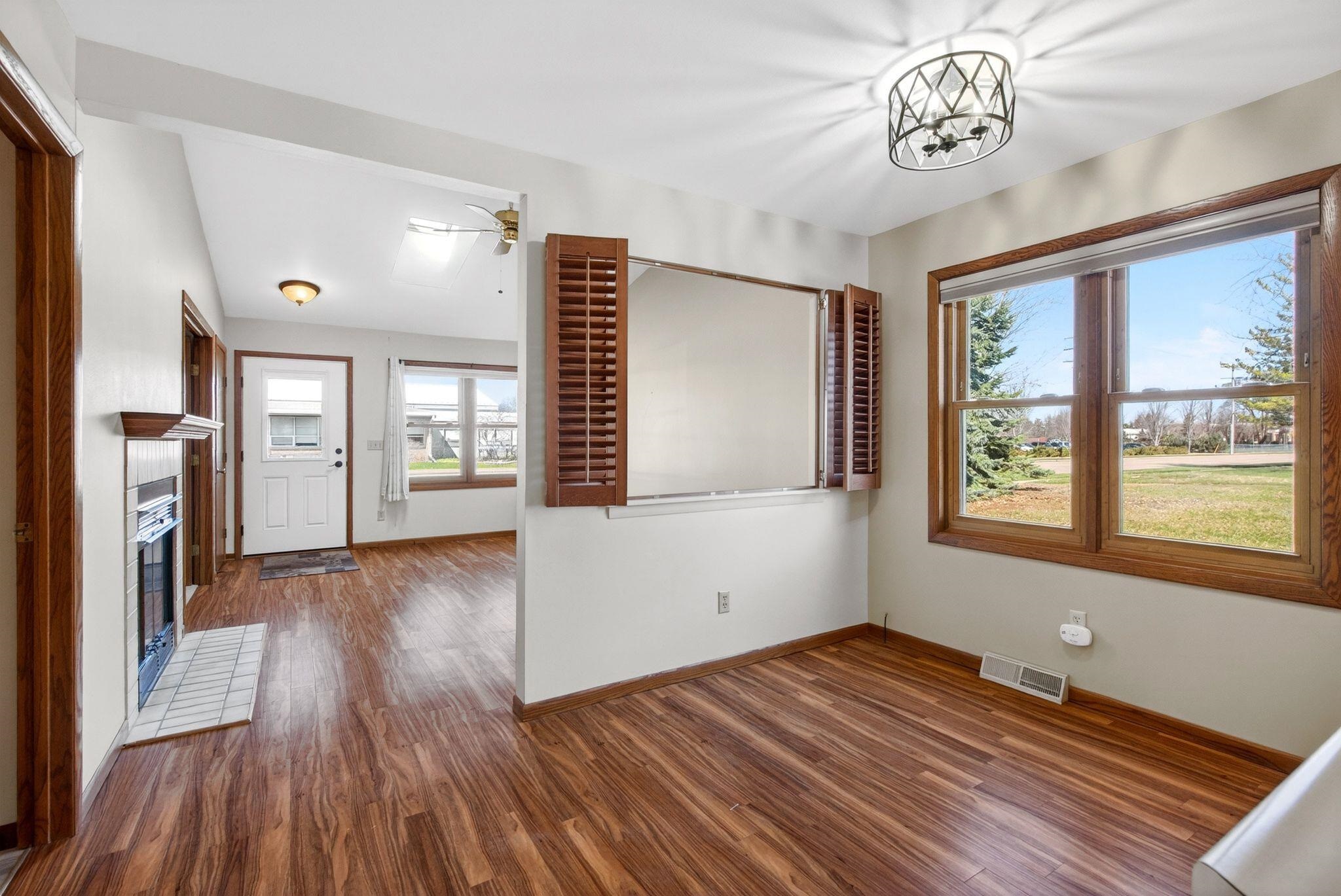 984 Tullar Road, Unit 17 Neenah, WI 54956 - Photo 6 of 36