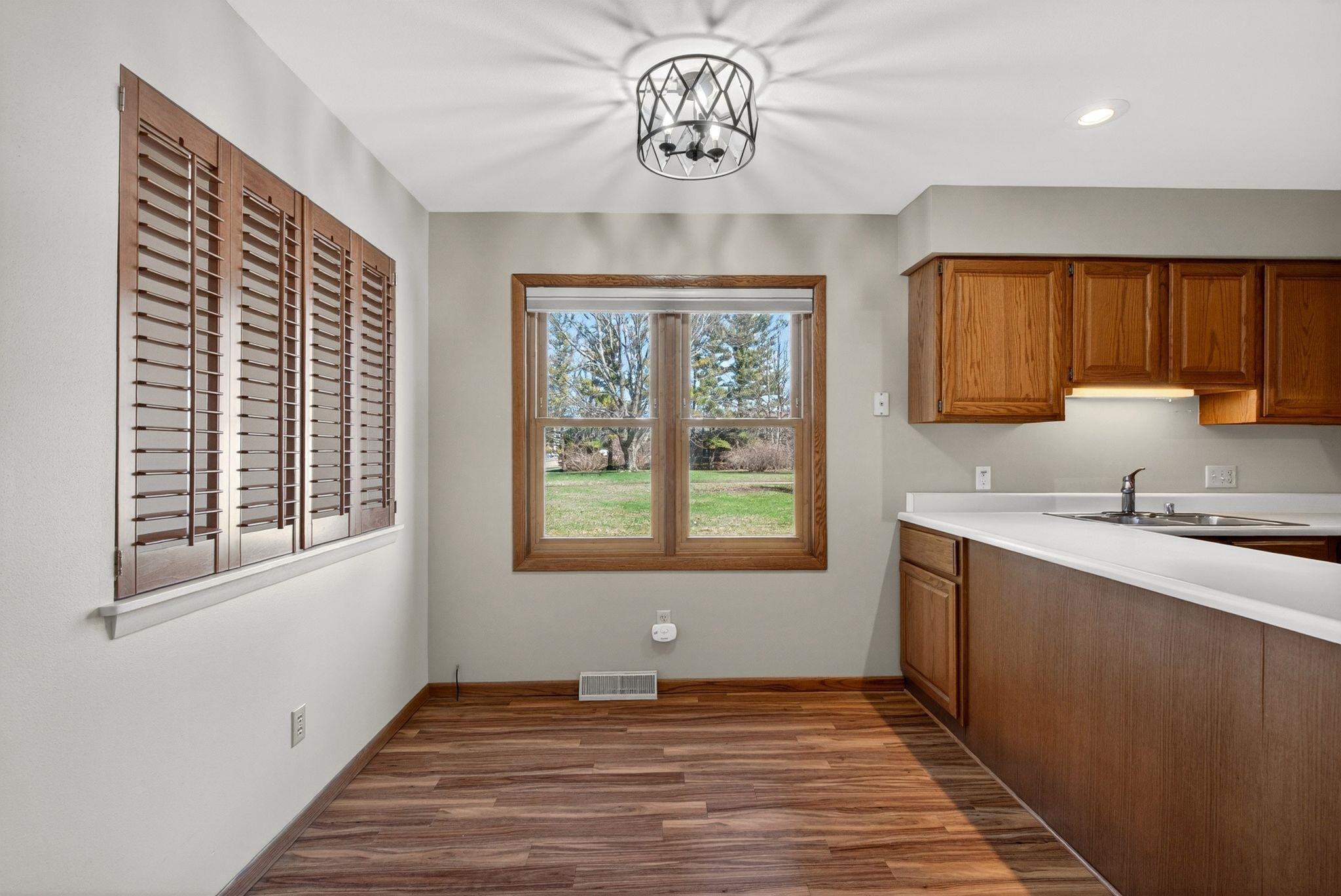 984 Tullar Road, Unit 17 Neenah, WI 54956 - Photo 7 of 36