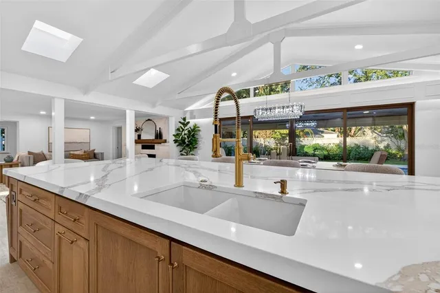 $2,550,000 | 1222 Brightwaters Boulevard Northeast, St. Petersburg, FL 33704