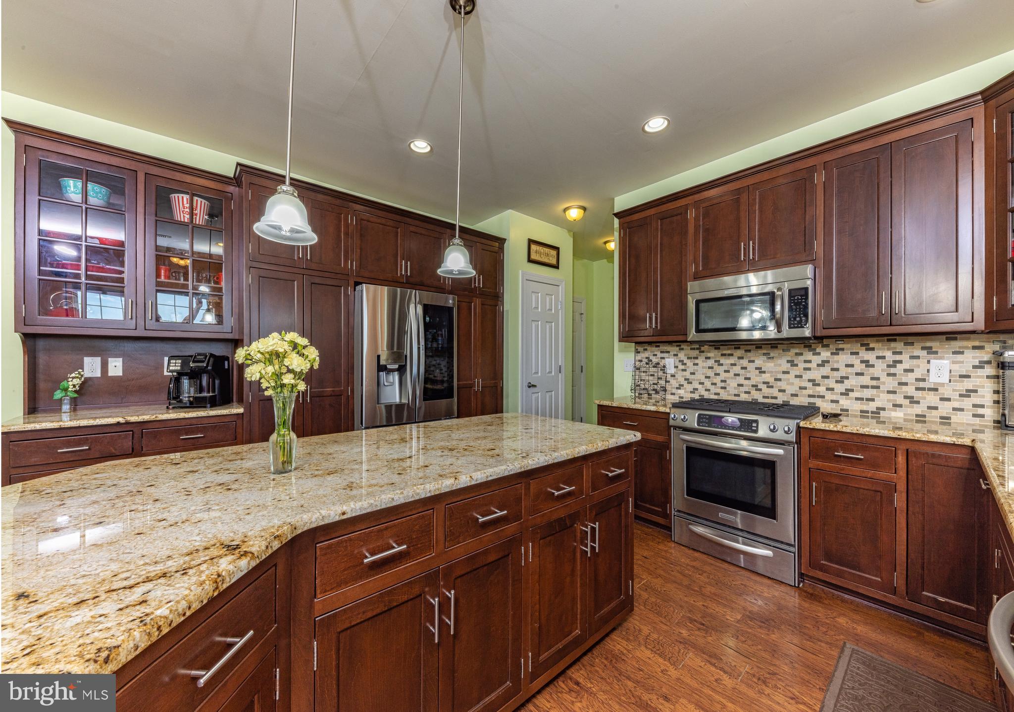 7 Fitch Horn Road Monroeville, NJ 08343 - Photo 5 of 35 Huge Center Island w/ Granite Countertops