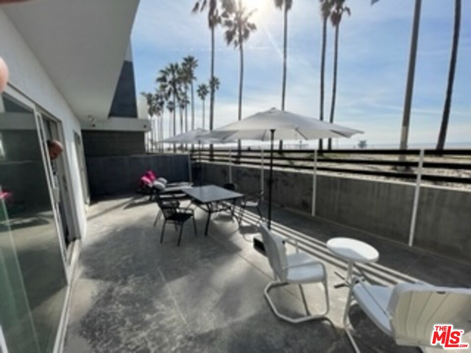 2609 Ocean Front Walk Venice, CA 90291 - Photo 3 of 17 a kitchen with table and chairs