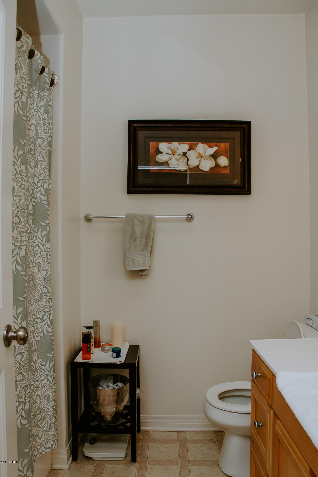 3012 Moonlight Park Avenue Oxnard, CA 93036 - Photo 31 of 59 a bathroom with a toilet and a sink