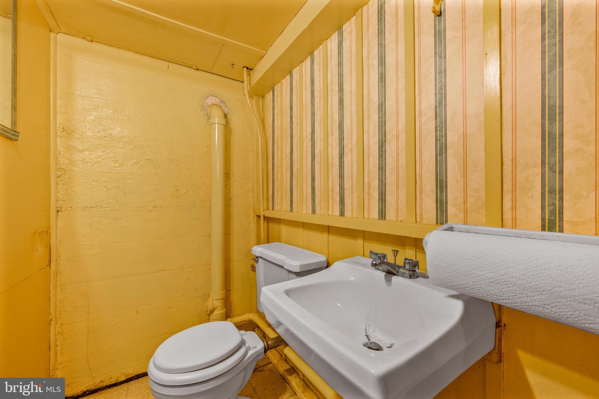 13 Harrison Avenue North Baltimore, MD 21220 - Photo 35 of 52