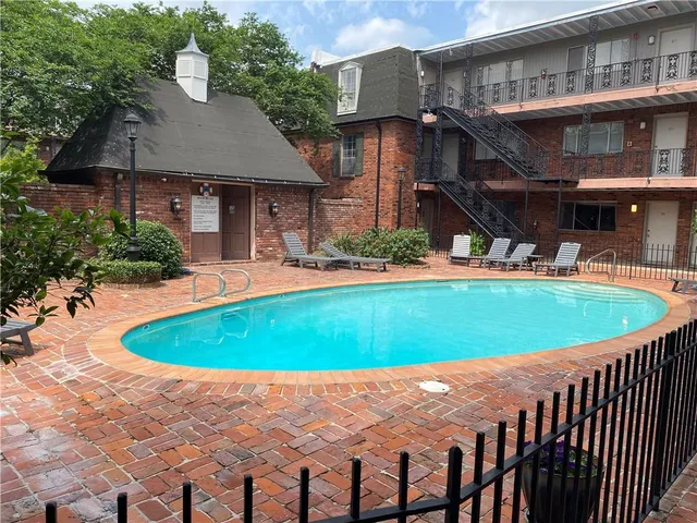 $1,200 | 3201 St Charles Avenue, Unit 324, New Orleans, LA 70115