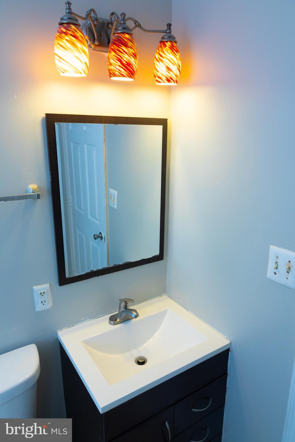 4110 West Cold Spring Lane Baltimore, MD 21215 - Photo 23 of 38 Upper Level Bath