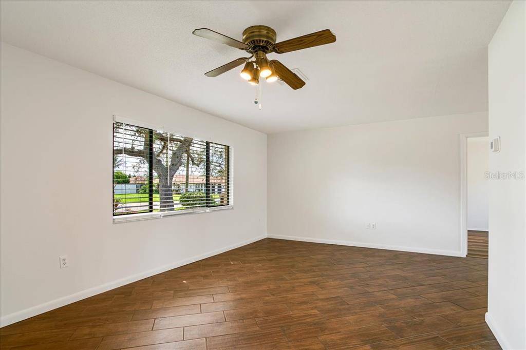 1312 Jamaica Road Venice, FL 34293 - Photo 15 of 35 Living room