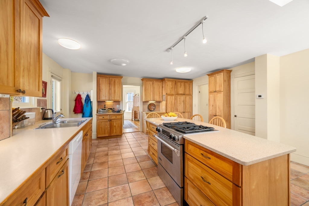 27 Evans Road Marblehead, MA 01945 - Photo 12 of 33