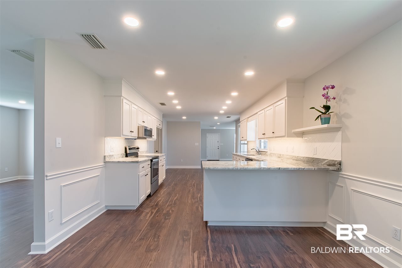 121 Pineridge Road Daphne, AL 36526 - Photo 17 of 41 Breakfast Bar
