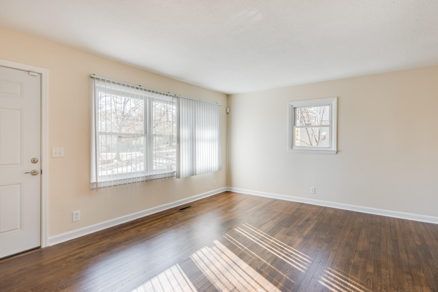 7803 Hancock Road Chattanooga, TN 37416 - Photo 11 of 26 Living room